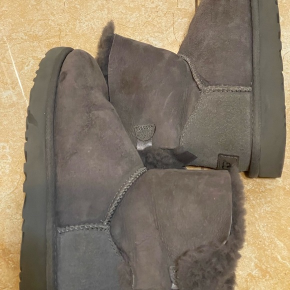 UGG Bailey Bow II Gray Suede Boots Womens 5 Slip On Sheepskin Mid-Calf Boot - Picture 3 of 6